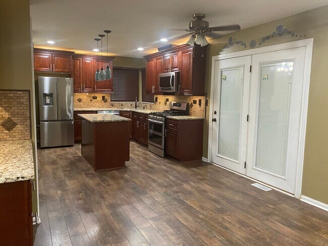 Building Photo - 1213 Pennsbury Ln