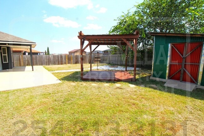 Building Photo - Beautiful 4-Bed, 2-Bath Home - Now Availab...