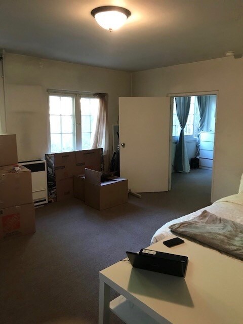 Living Room - 3113 Raymond Ave