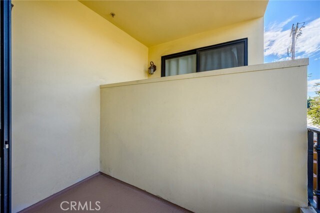 Building Photo - 6938 Laurel Canyon Blvd