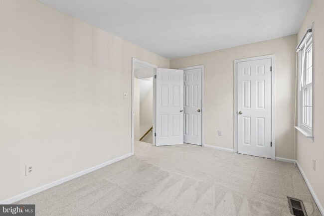 Building Photo - 786 N Vermont St