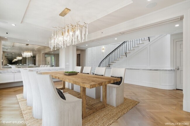 Building Photo - 2700 N Lakeview Ave