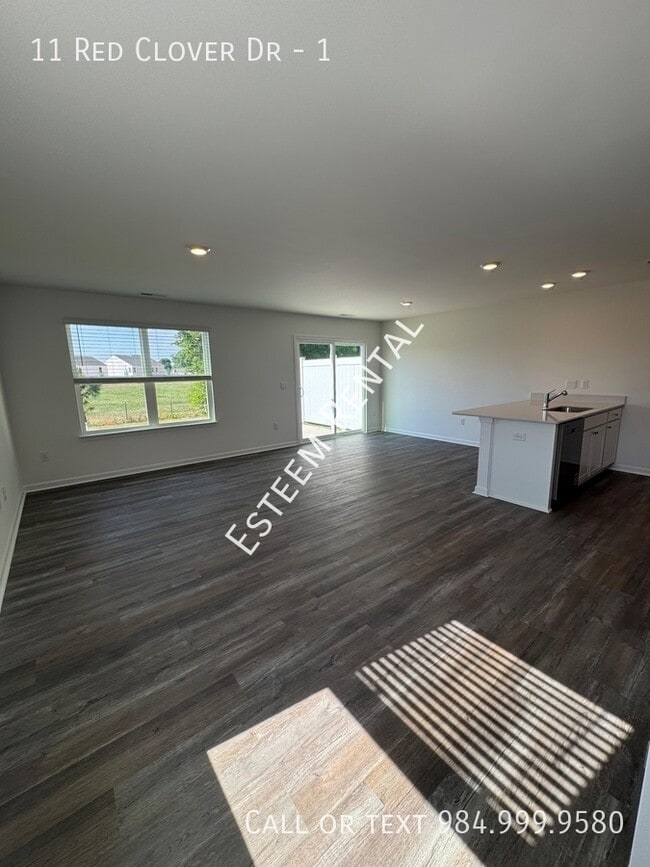 Building Photo - 11 Red Clover Dr