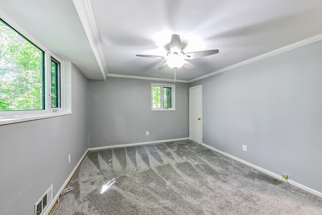 Building Photo - 10501 Montrose Ave