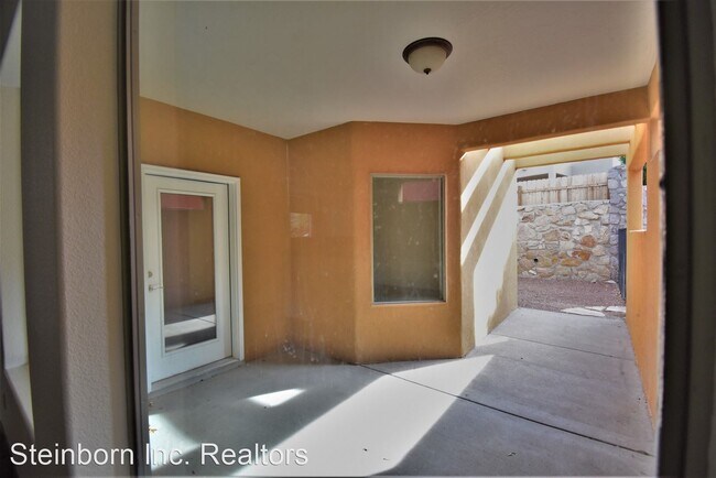 Building Photo - 3 br, 2 bath House - 2552 Los Misioneros