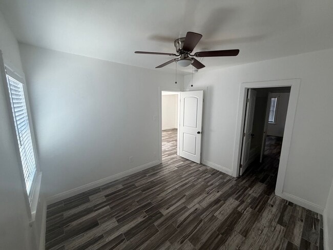 Building Photo - ??Newly Remodeled 2 Bed / 1 Bath Apartment Unit  – Great Layout