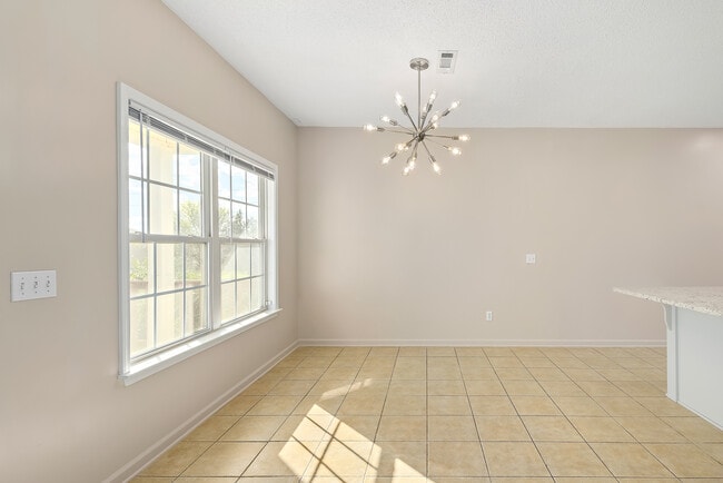 Building Photo - 33 Courtyard Way