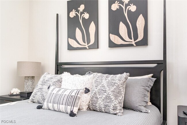 Building Photo - 1765 Cape Coral Pkwy E