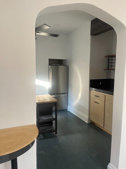 Building Photo - 553 E 700 S