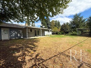 Building Photo - Bright 3BR Home on Amelia Ct | LVP Floors,...