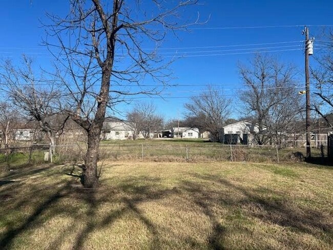 Building Photo - 1105 Fisher St