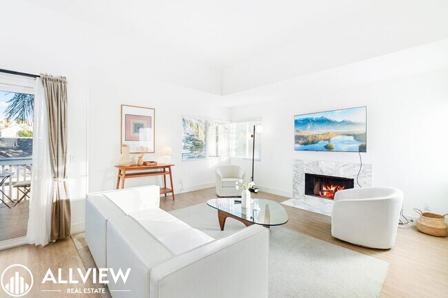 Building Photo - OCEAN VIEWS AND UPGRADED 2 BED/ 2 BATH UPP...