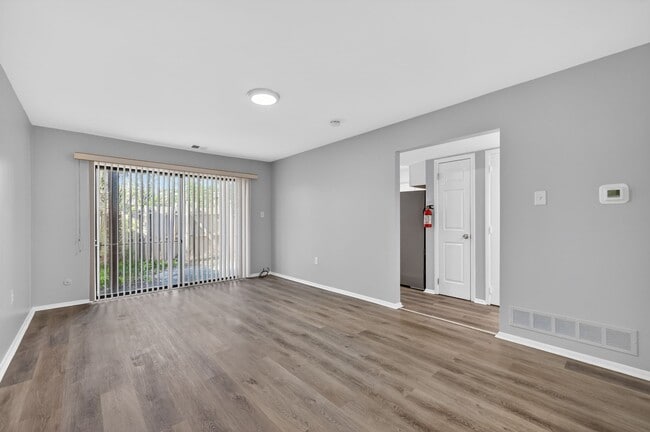 Building Photo - 122 Chelsea Cir