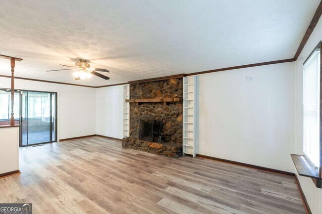 Building Photo - 3850 Apache Ln