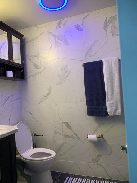 Building Photo - 81-06 Westbourne Pl