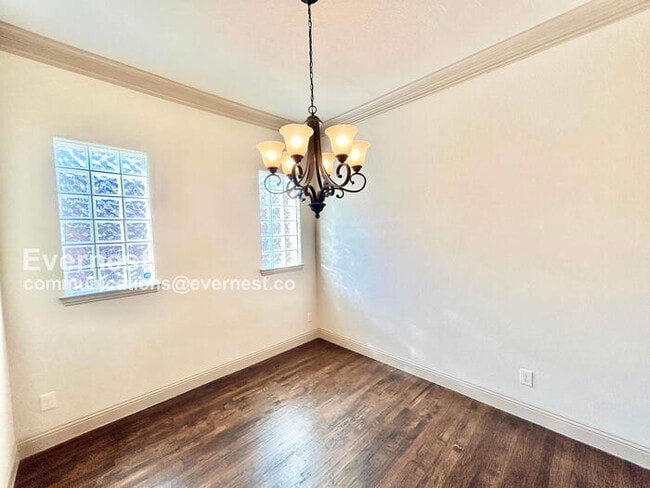 Building Photo - 4417 Villa Dr