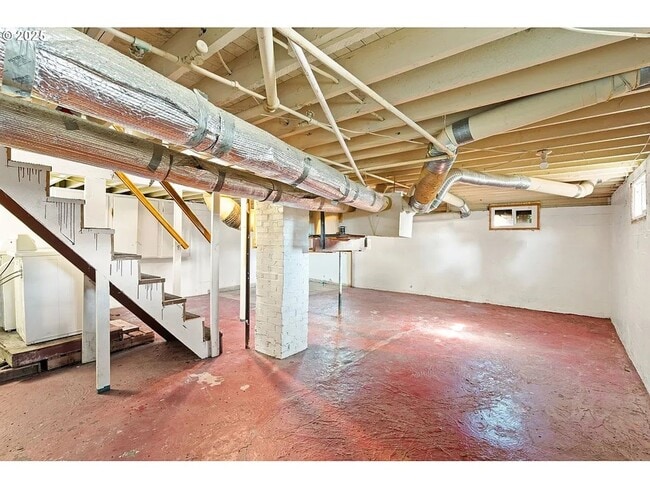 Building Photo - Rare Single Family Home  W/ 2 car garage