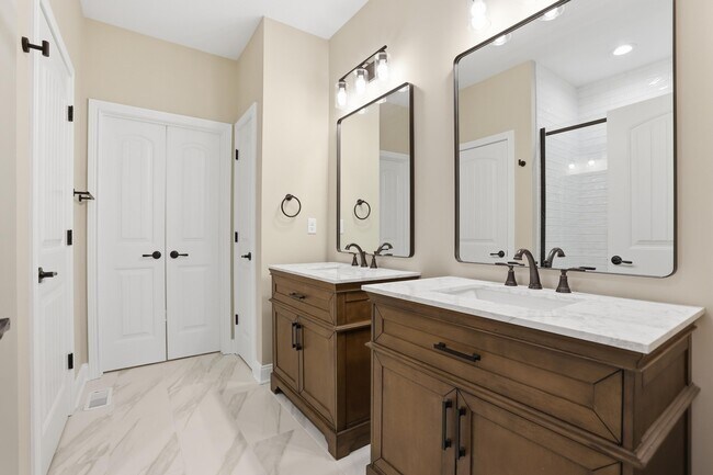 Building Photo - 238 Sugartree Ln