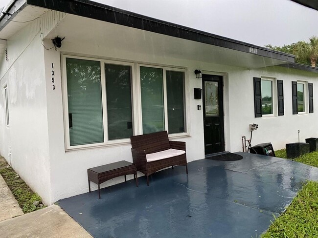 Building Photo - 1353 9th St