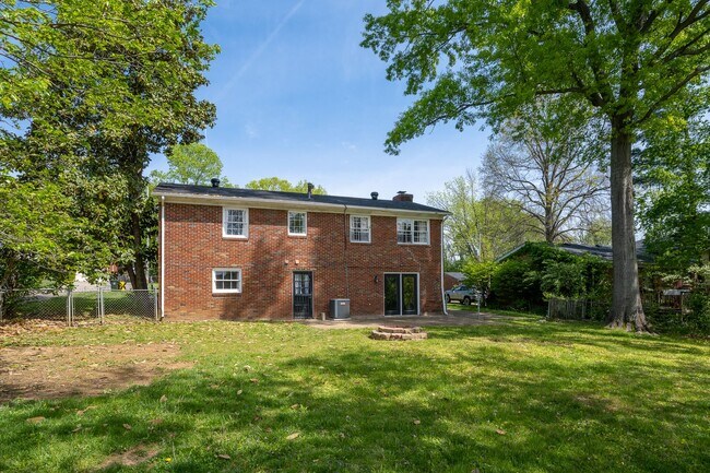 Building Photo - 12506 Liveoak Dr