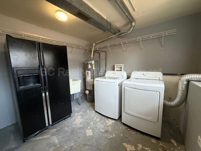 Building Photo - 24 W Ann St