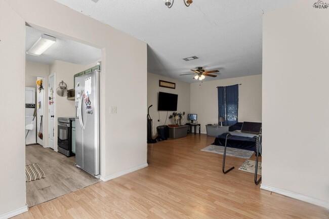 Building Photo - 515 N Texas St