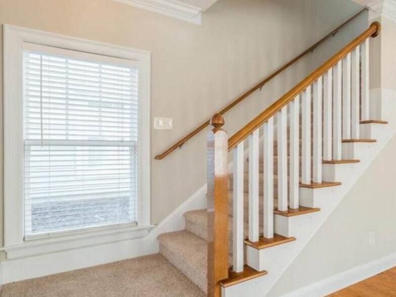 Building Photo - 7709 Alexander Promenade PI ROOM #