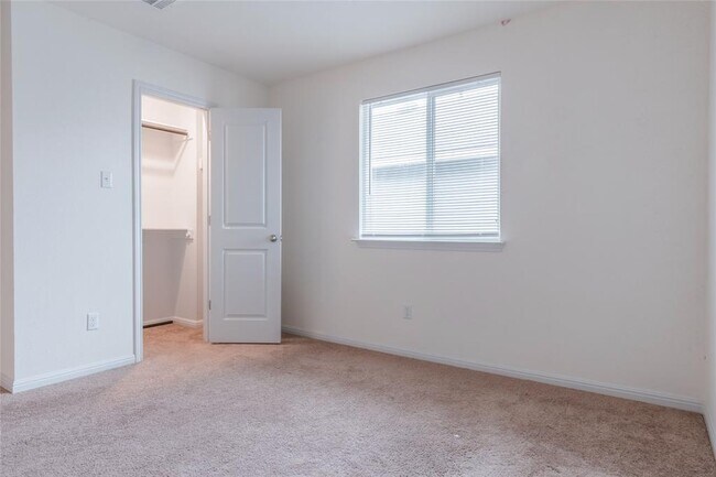 Building Photo - 217 Bent Creek Dr