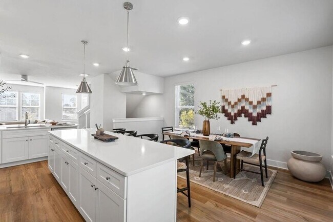 Building Photo - 1575 Cedars Rd SE