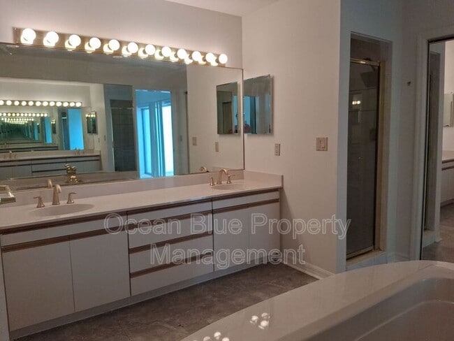 Building Photo - 1903 S MacDill Ave