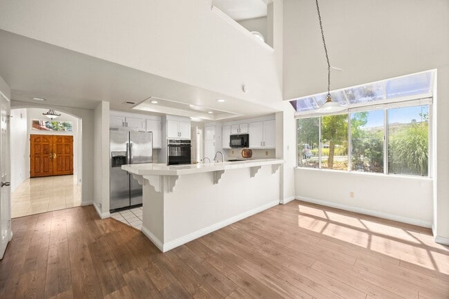 Building Photo - Beautiful Updated Corner Lot 3 Bed 3 Bath ...