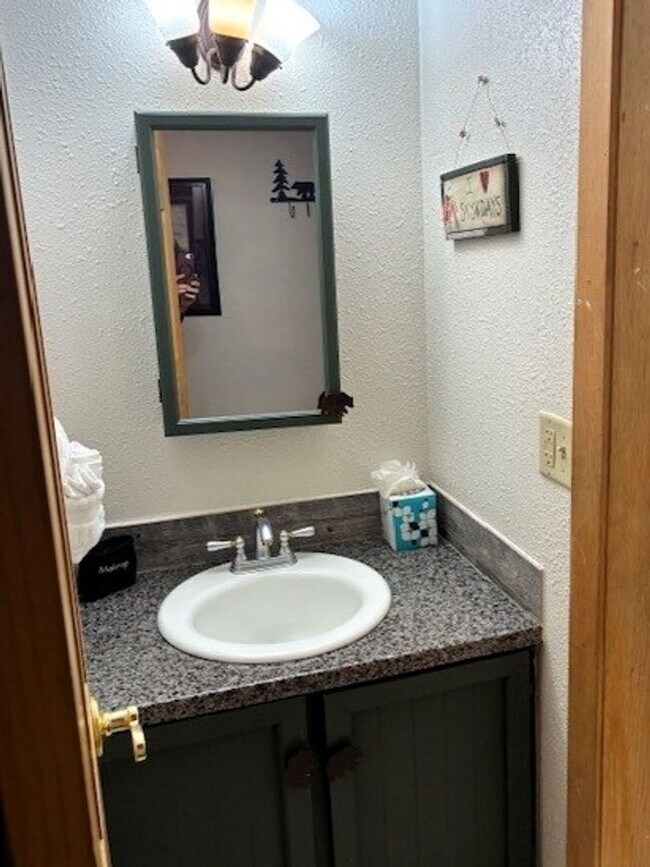 Building Photo - Monthly Rental- Gold Camp #46