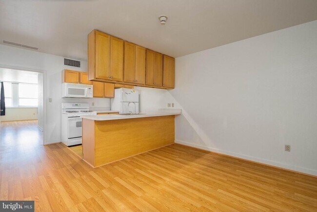 Primary Photo - 1100 Vine St