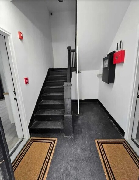 Building Photo - 19 Mygatt St