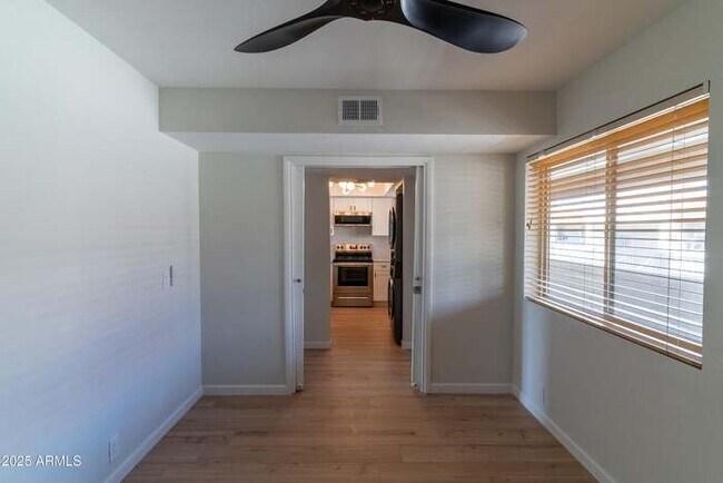 Building Photo - 4150 E Cactus Rd