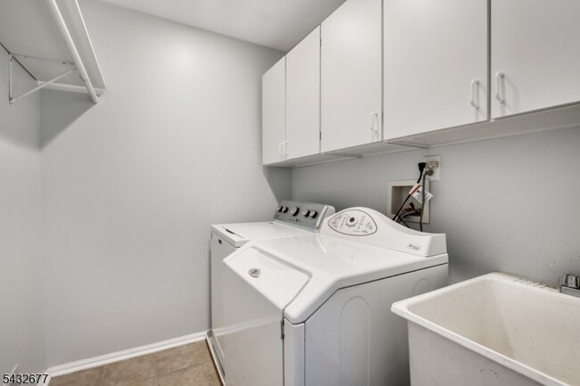 Building Photo - 8 Hopkinson Ct