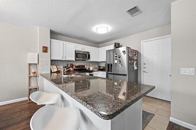 Building Photo - 1414 Strickland Dr