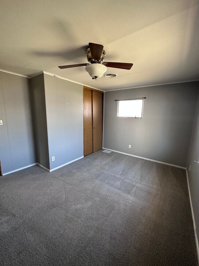 Building Photo - 3 Bedroom 1 Bath Home - Available February 2nd 2026