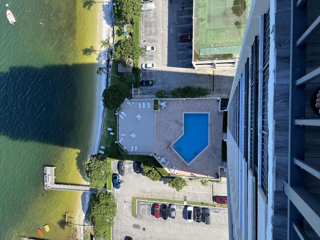 Building Photo - 5600 N Flagler Dr