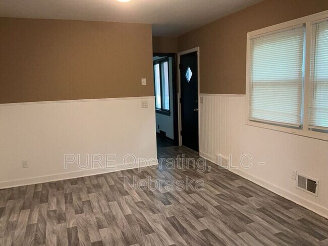 Building Photo - 5236 Ames Ave
