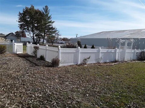 Building Photo - 322 Chestnut St