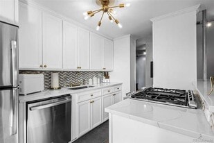 Building Photo - 800 N Washington St