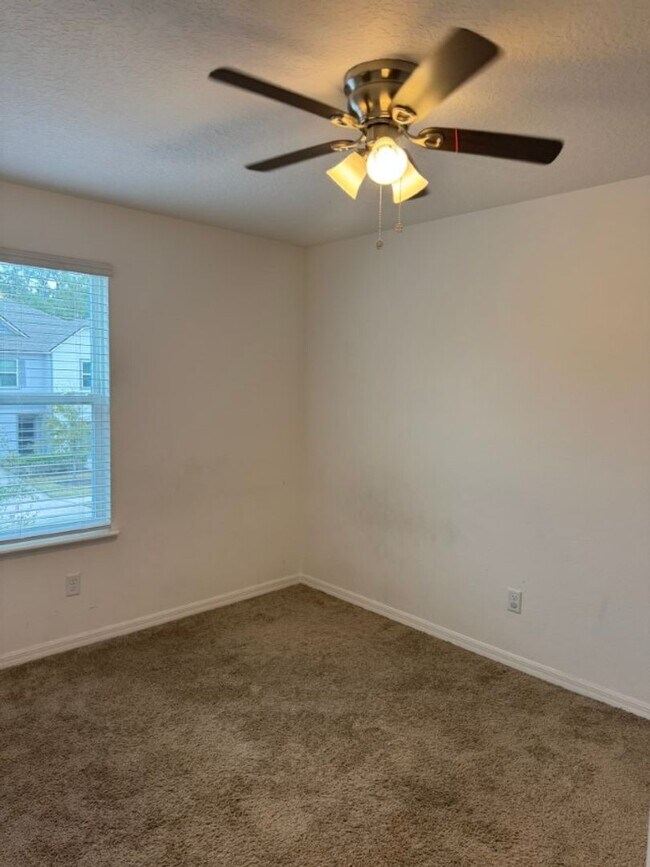 Building Photo - Home For Rent