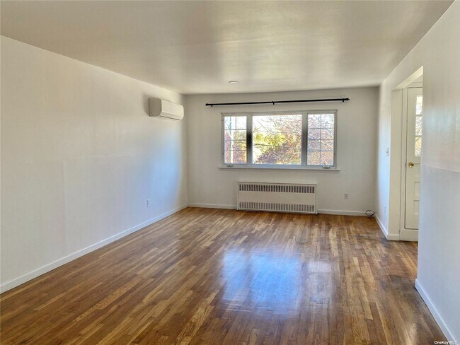 Building Photo - 54-20 Kissena Blvd