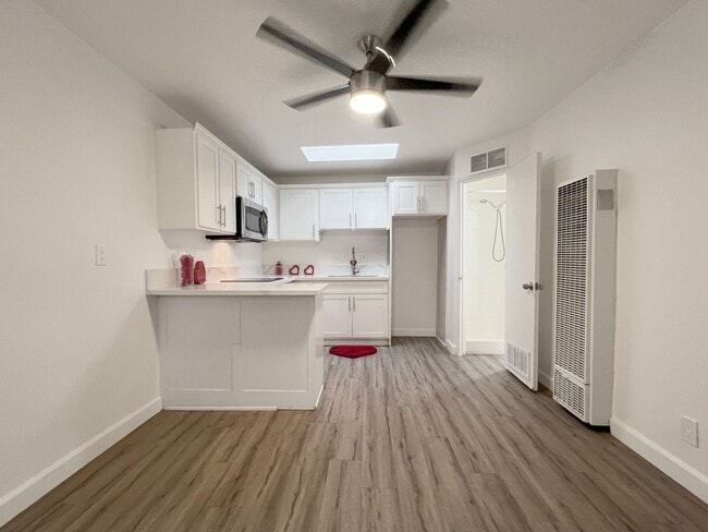 Interior Photo - LB1045
