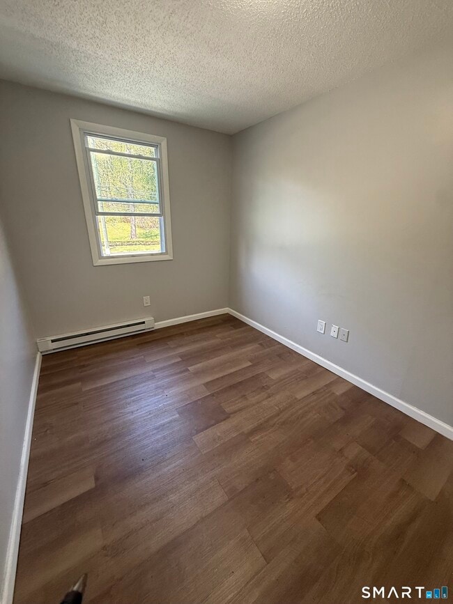 Building Photo - 682 Old Colony Rd