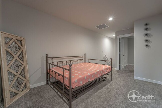 Building Photo - 10004 NE 134th Ave