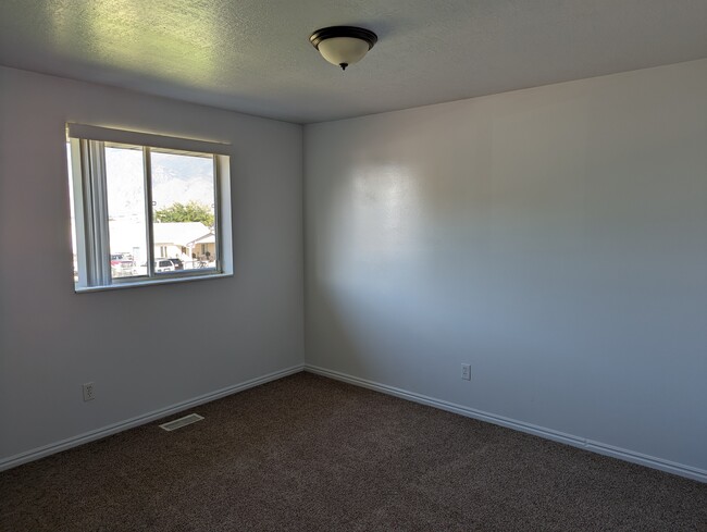 2nd bedroom - 752 E 500 N