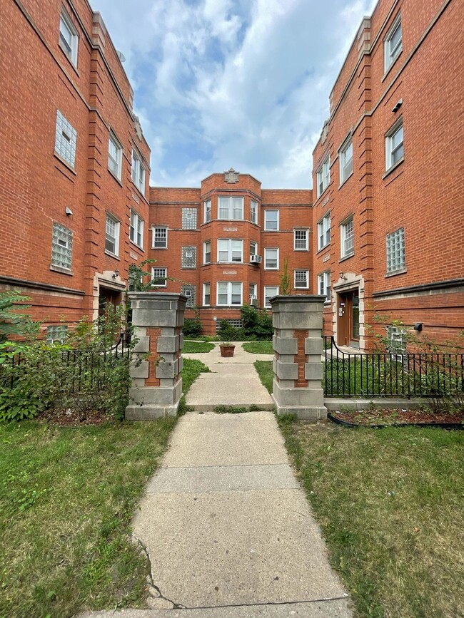 Primary Photo - 2300 W Granville Ave