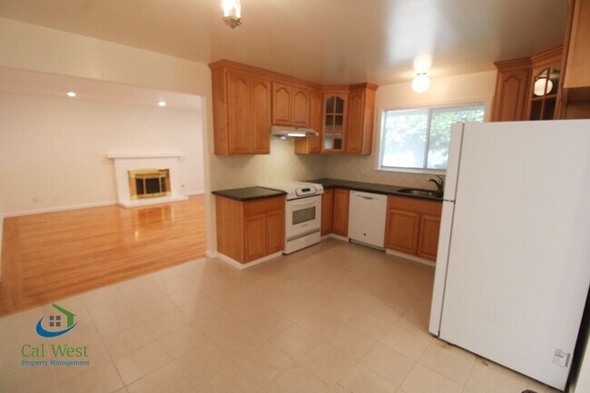 Building Photo - 126 Calado Ave
